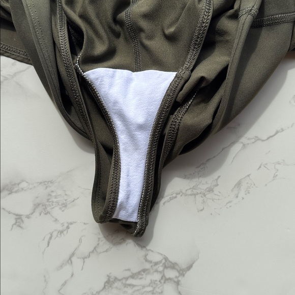 Victory Running Short - Picture 3 of 3